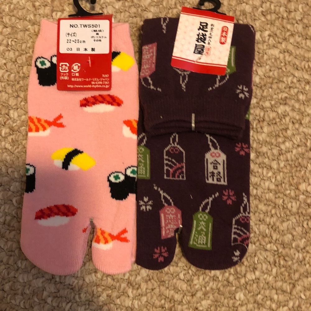 2 woman new sushi socks